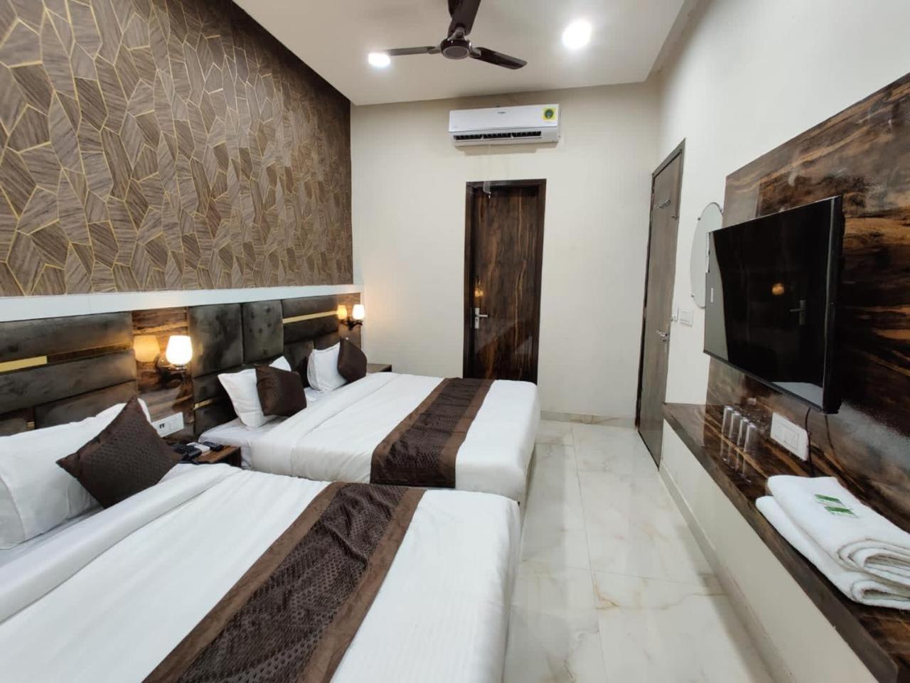 Hotel Gs Amritsar 200 Mtr From Golden Temple Екстериор снимка