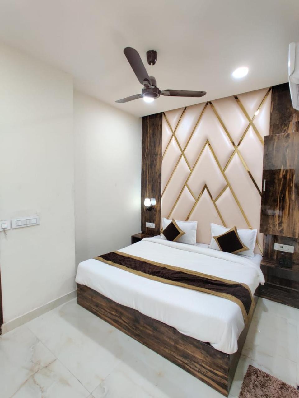 Hotel Gs Amritsar 200 Mtr From Golden Temple Екстериор снимка
