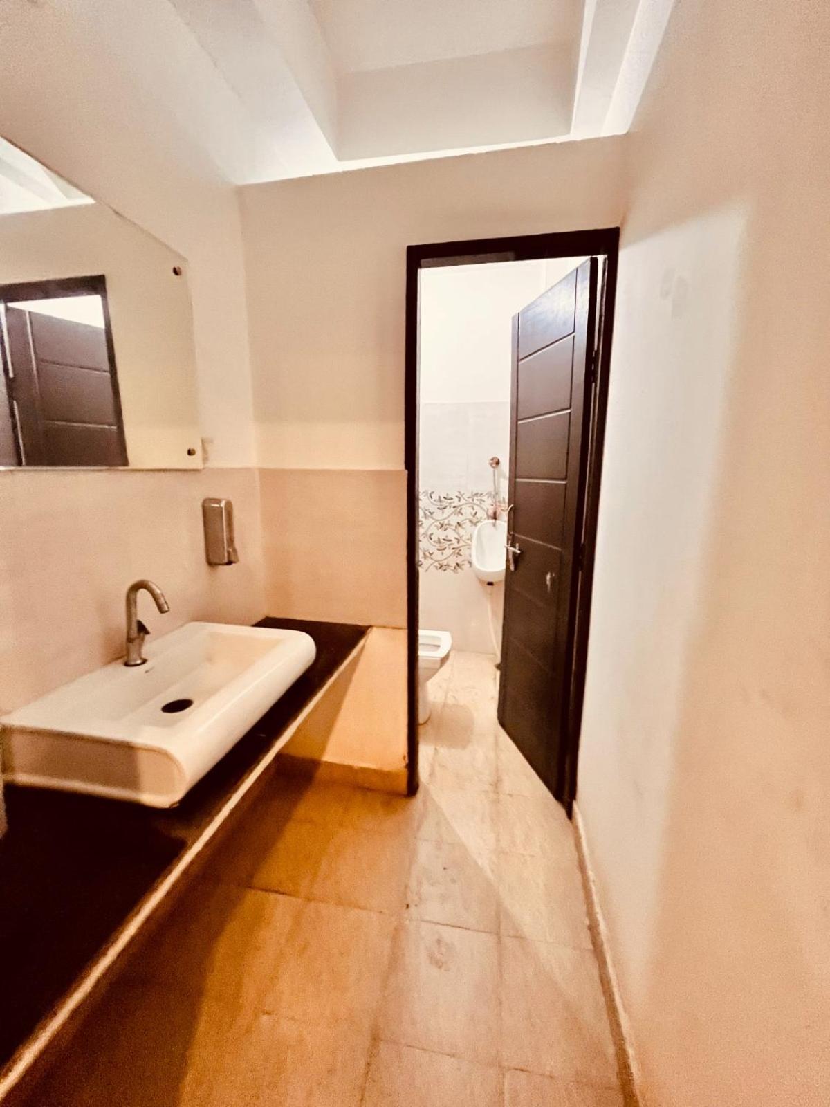 Hotel Gs Amritsar 200 Mtr From Golden Temple Екстериор снимка