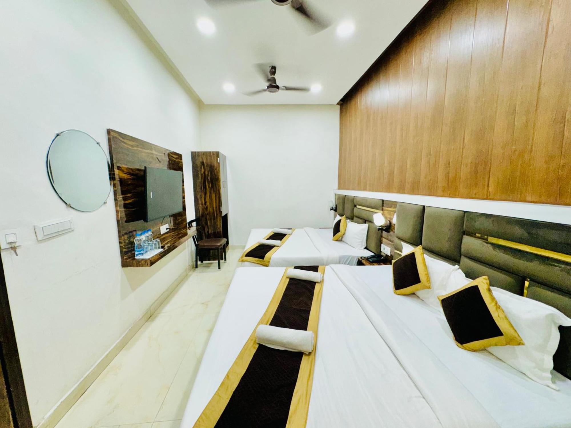 Hotel Gs Amritsar 200 Mtr From Golden Temple Екстериор снимка